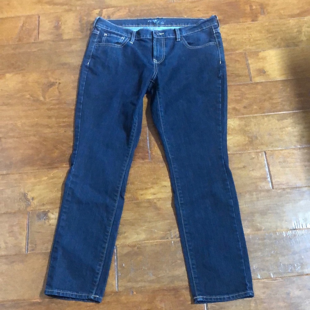 NWOT OLD NAVY 12 Short Flirt Blue Denim Jeans Cotton Blend Flattering Pants